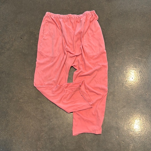 THE GREAT. The Jersey Crop Sweatpant - in Pink (no longer available) - Picture 1 of 4